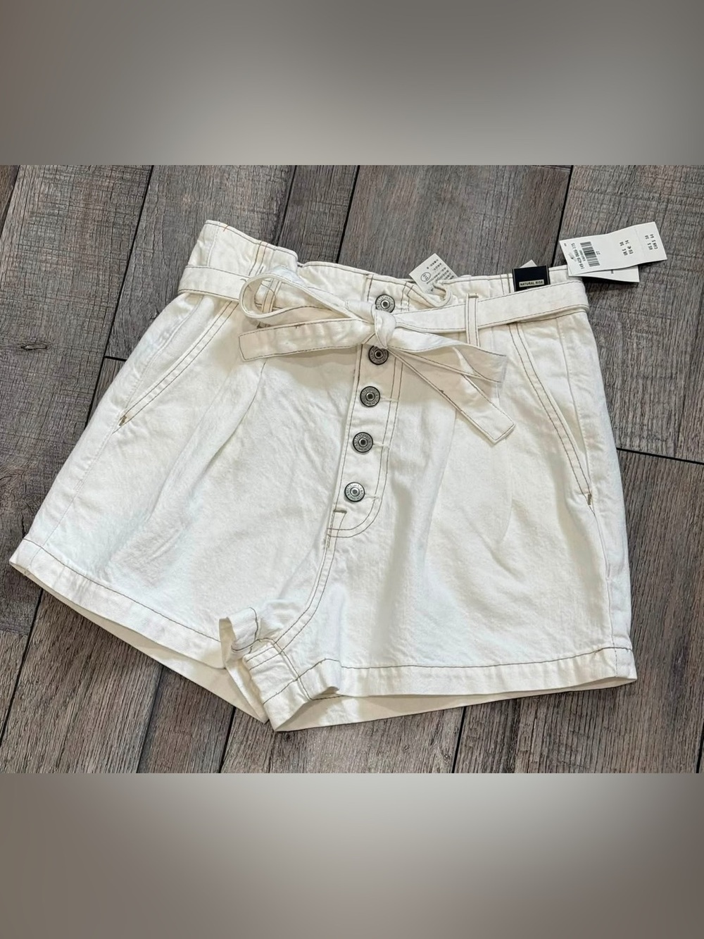 NEW! Abercrombie & Fitch white utility shorts
